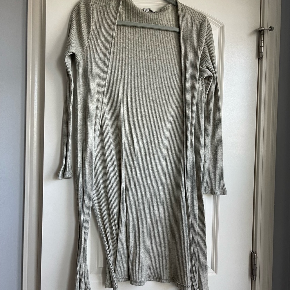Ribbed cardigan with slits
